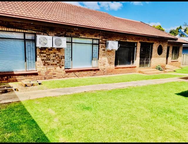 3 BEDROOM HOUSE FOR SALE IN VANDERBIJLPARK SE 3